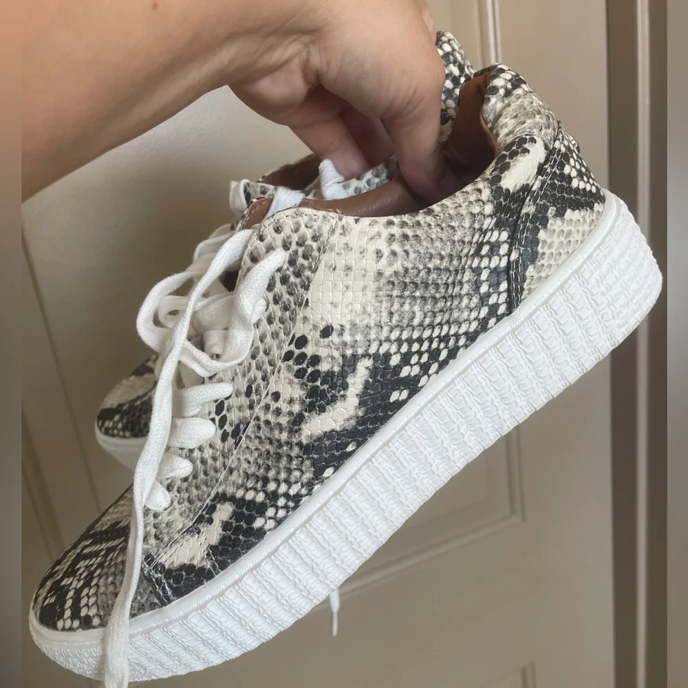 Women’s Steve Madden Hanly sneakers